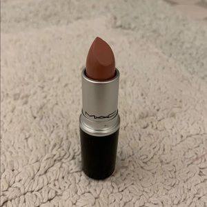 MAC “pretty Natural” creamsheen lipstick